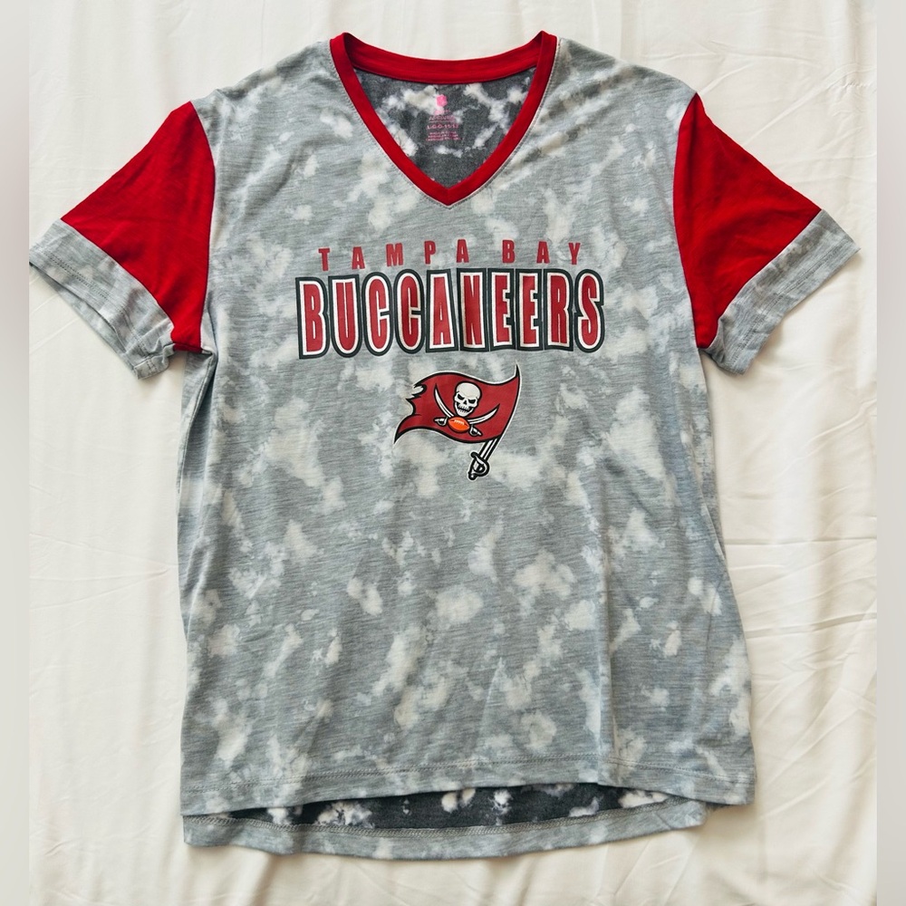 NFL Tampa Bay Bucaneers Red and Gray V-Neck T-Shirt